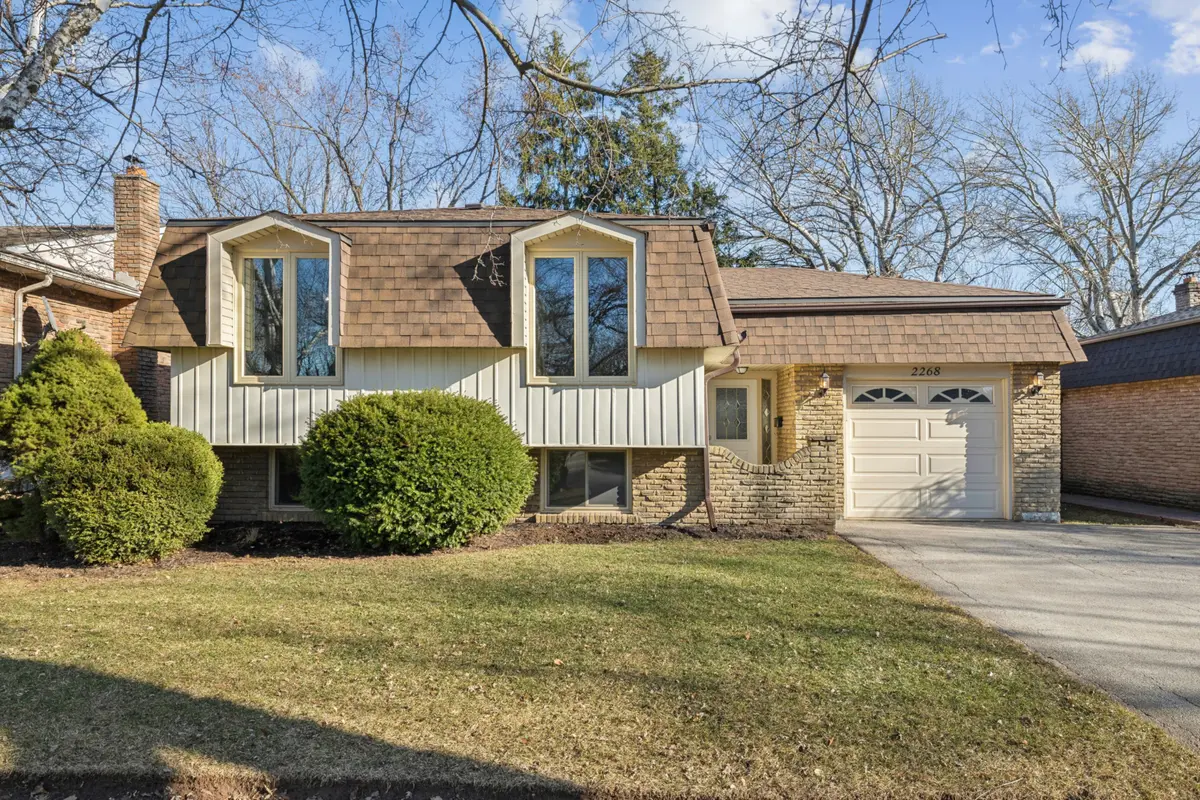 2268 Wyandotte DR, Oakville, ON L6L 2T5