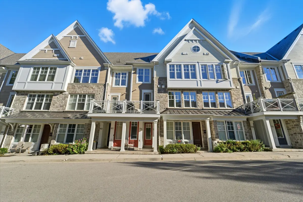 1011 Deta RD #703, Mississauga, ON L5E 0A2