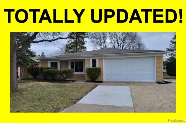 39284 Sunderland DR, Clinton Charter Township, MI 48038