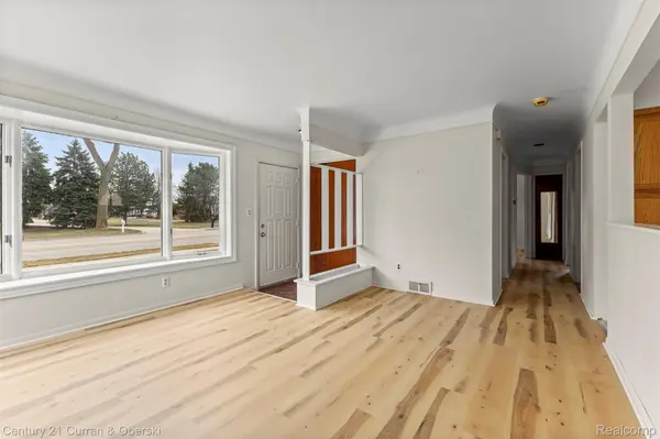 32819 Jefferson AVE, St. Clair Shores, MI 48082