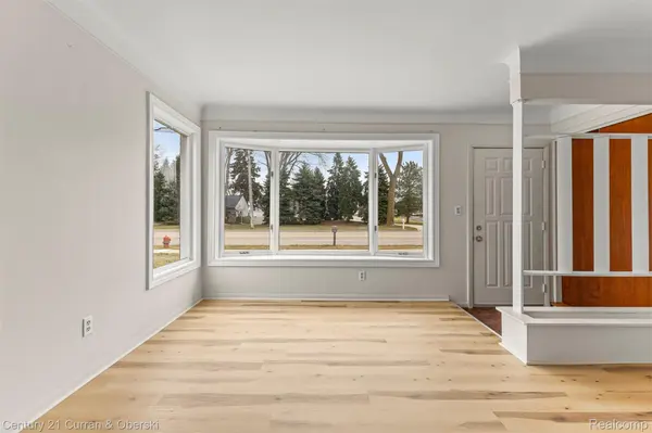 32819 Jefferson AVE, St. Clair Shores, MI 48082