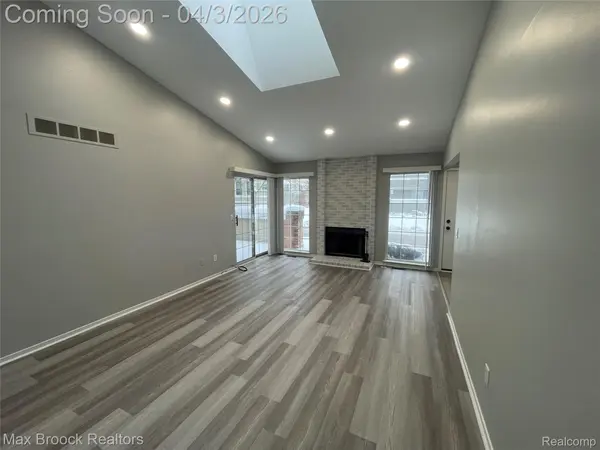 6600 Bellows CT, West Bloomfield Charter Township, MI 48322