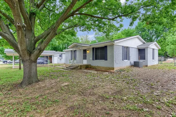 209 E Woodland Street, Collinsville, TX 76233