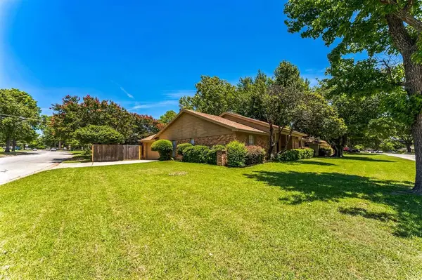 7301 Laurie Drive, Fort Worth, TX 76112