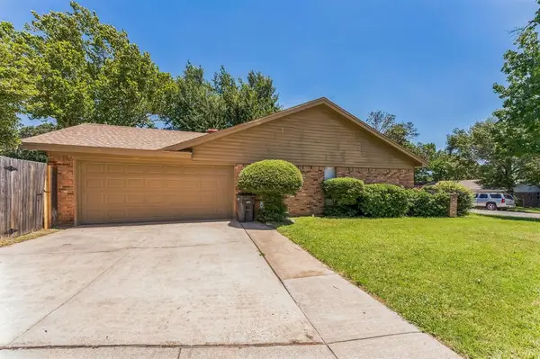 7301 Laurie Drive, Fort Worth, TX 76112