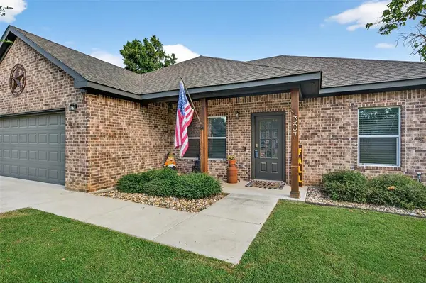 307 Brockett Street, Collinsville, TX 76233