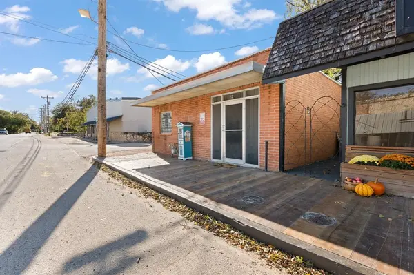 112 Barnard Street, Glen Rose, TX 76043