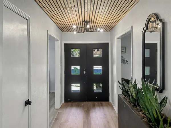 2200 Midhurst Drive, Arlington, TX 76013