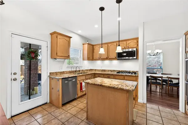 1804 Hunters Ridge Drive, Grapevine, TX 76051