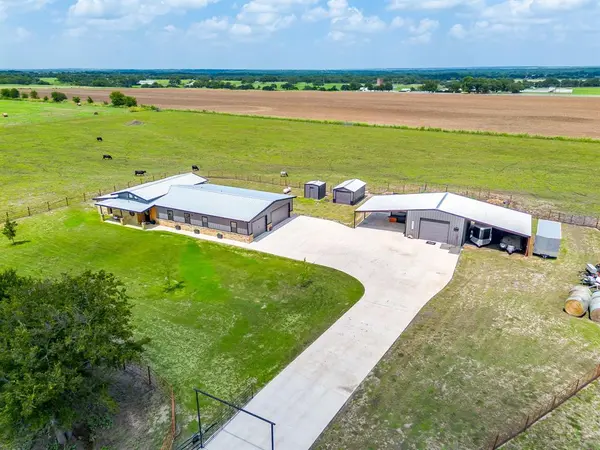 208 Private Road 107, Blum, TX 76627