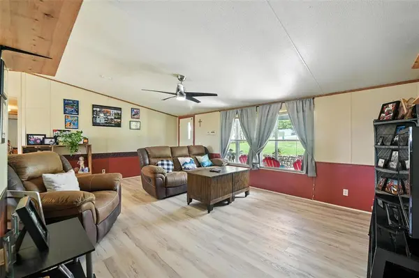 1933 Carter Road, Springtown, TX 76082