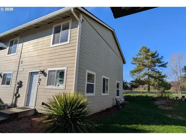 3305 E VITTORIA WAY #24, Newberg, OR 97132