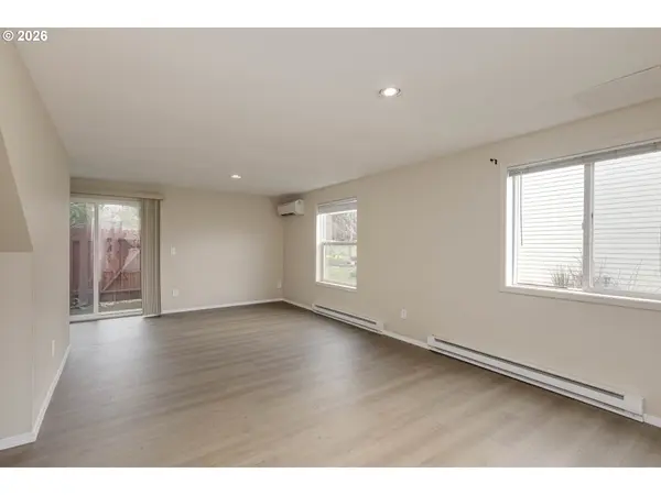 3305 E VITTORIA WAY #24, Newberg, OR 97132