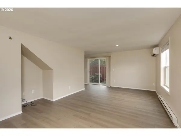 3305 E VITTORIA WAY #24, Newberg, OR 97132