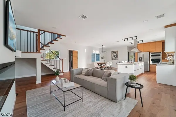 27 Sullivan Dr, Emerson Boro, NJ 07630