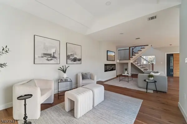 27 Sullivan Dr, Emerson Boro, NJ 07630