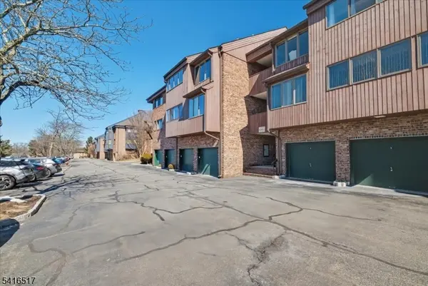 218 Indian Hollow Ct #218, Mahwah Twp., NJ 07430
