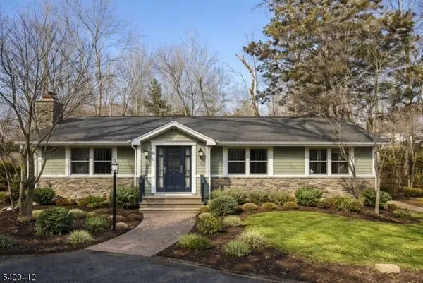 8 Beachview Ct, Hardyston Twp., NJ 07460