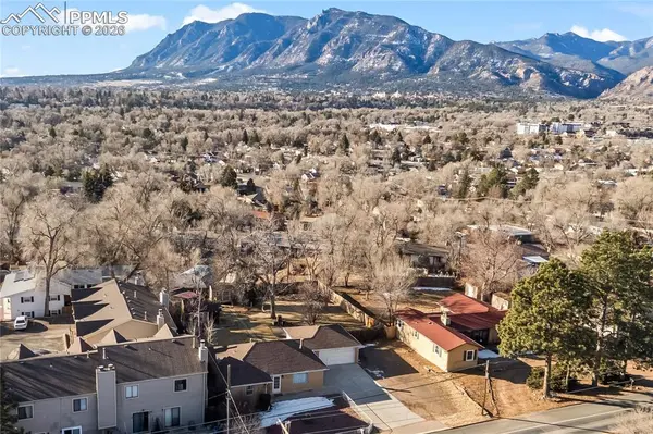 305 W Brookside ST, Colorado Springs, CO 80905
