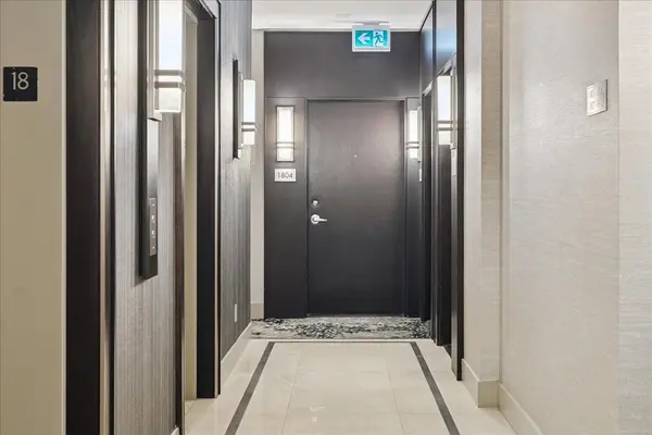 218 Queens Quay W #1804, Toronto C01, ON M5J 2Y6