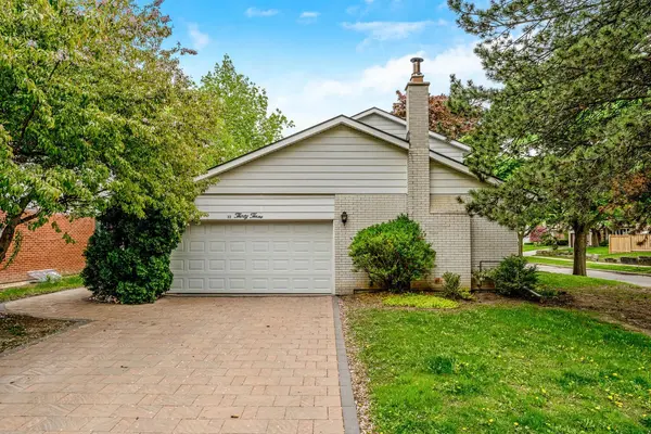 33 Avonwick Gate, Toronto C13, ON M2A 2M7