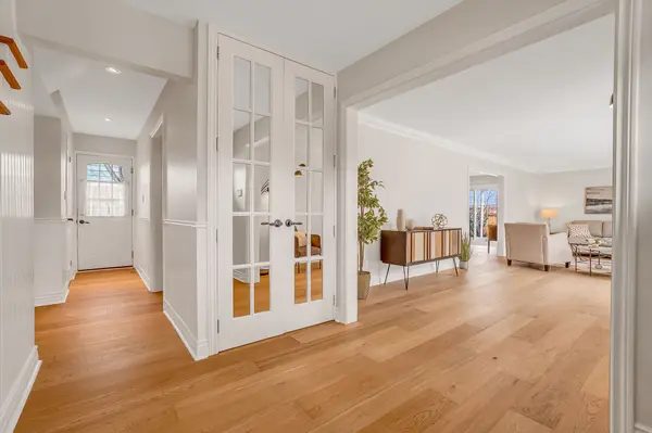 33 Avonwick Gate, Toronto C13, ON M2A 2M7