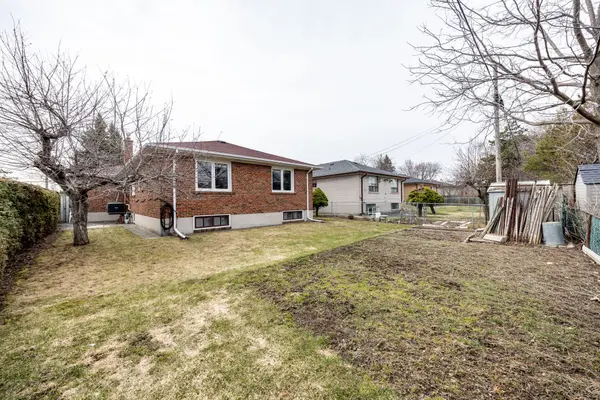 92 Acton AVE, Toronto C06, ON M3H 4H3
