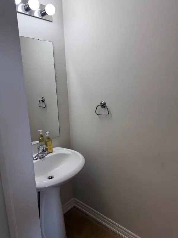 97 Thatcher CRES, East Gwillimbury, ON L9N 0B9