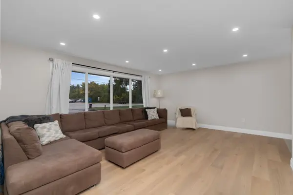 17 Locke AVE, Clearview, ON L0M 1S0