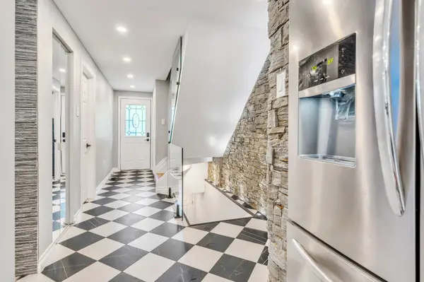 24 Argyle RD, Barrie, ON L4N 6P7