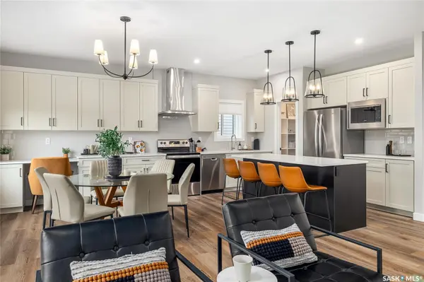 12 Vancouver CRESCENT, Pilot Butte, SK S0G 3Z0