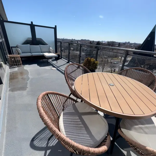 16 Mcadam AVE #408, Toronto W04, ON M6A 0B9