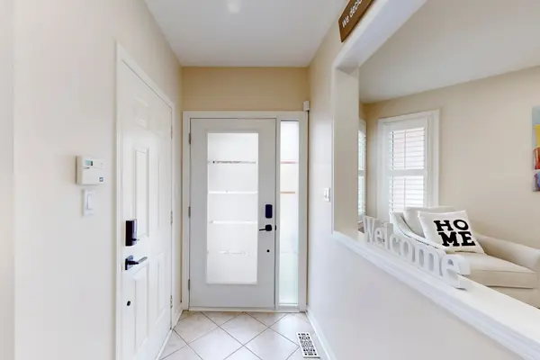 7293 Rosehurst DR, Mississauga, ON L5N 8H1