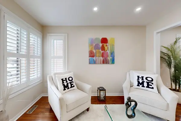 7293 Rosehurst DR, Mississauga, ON L5N 8H1