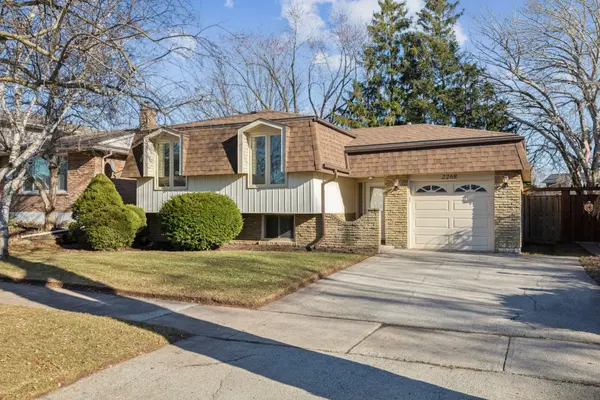 2268 Wyandotte DR, Oakville, ON L6L 2T5