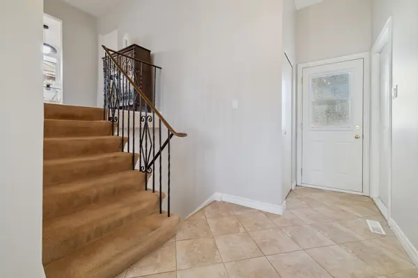 2268 Wyandotte DR, Oakville, ON L6L 2T5