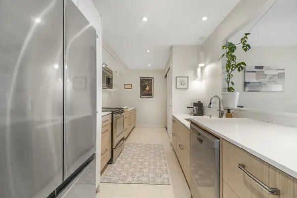 22 Southport ST #438, Toronto W01, ON M6S 4Y9