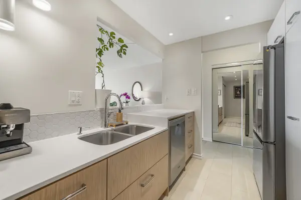 22 Southport ST #438, Toronto W01, ON M6S 4Y9