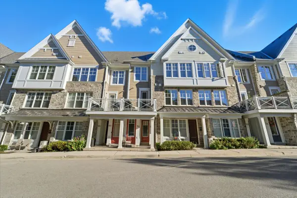 1011 Deta RD #703, Mississauga, ON L5E 0A2