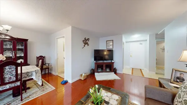 75 Emmett AVE #512, Toronto W04, ON M6M 5A7