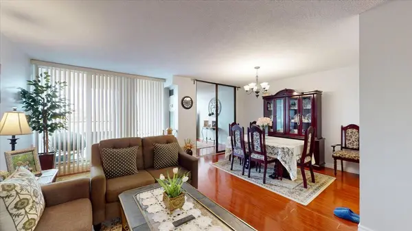 75 Emmett AVE #512, Toronto W04, ON M6M 5A7