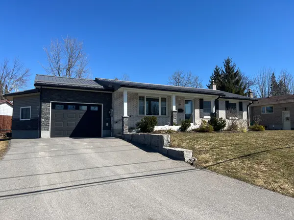 2584 Bensfort RD, Peterborough, ON K9J 1C9