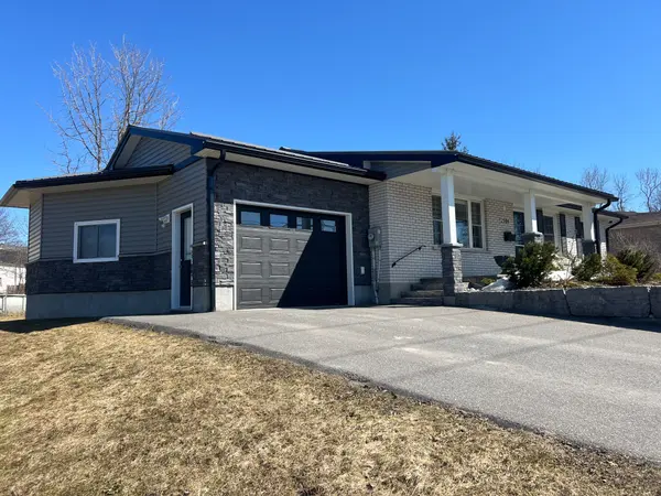 2584 Bensfort RD, Peterborough, ON K9J 1C9