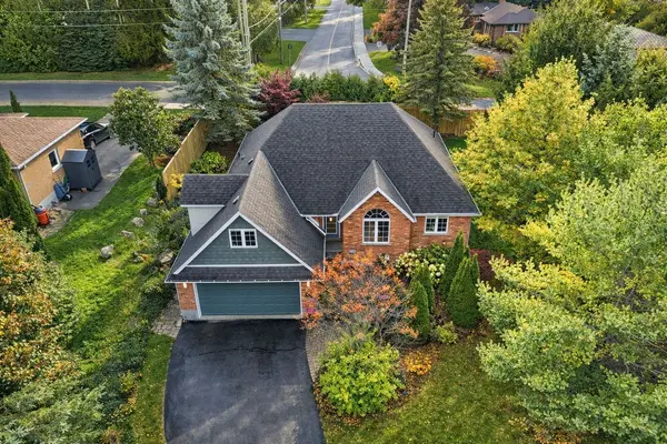 32 Dickinson CT, Centre Wellington, ON N0B 1S0