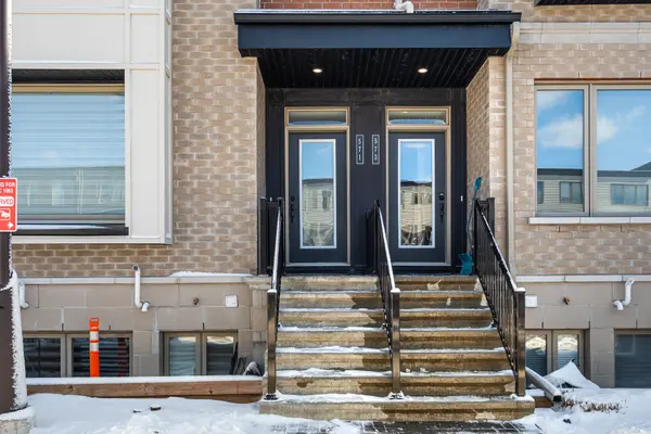 571 Ozawa Private, Manor Park - Cardinal Glen And Area, ON K1K 4Z9