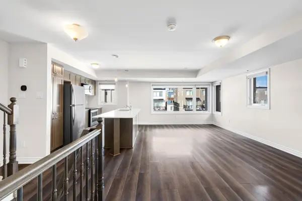 571 Ozawa Private, Manor Park - Cardinal Glen And Area, ON K1K 4Z9