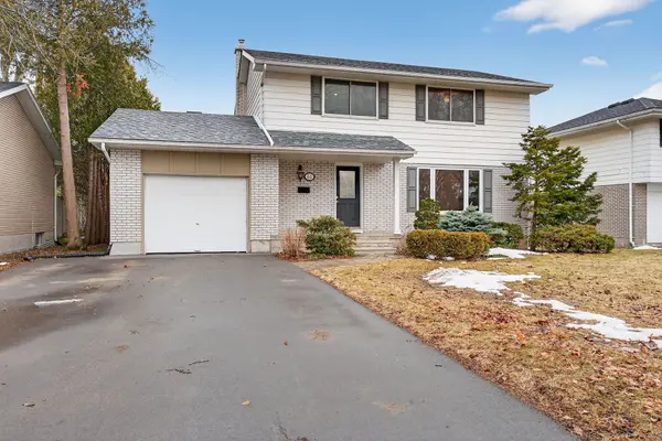 44 Casterton AVE, Kingston, ON K7M 1R5