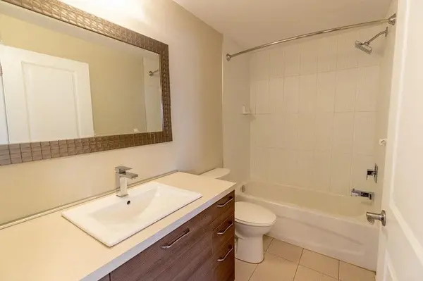 375 Scott ST #106, St. Catharines, ON L2M 3W3