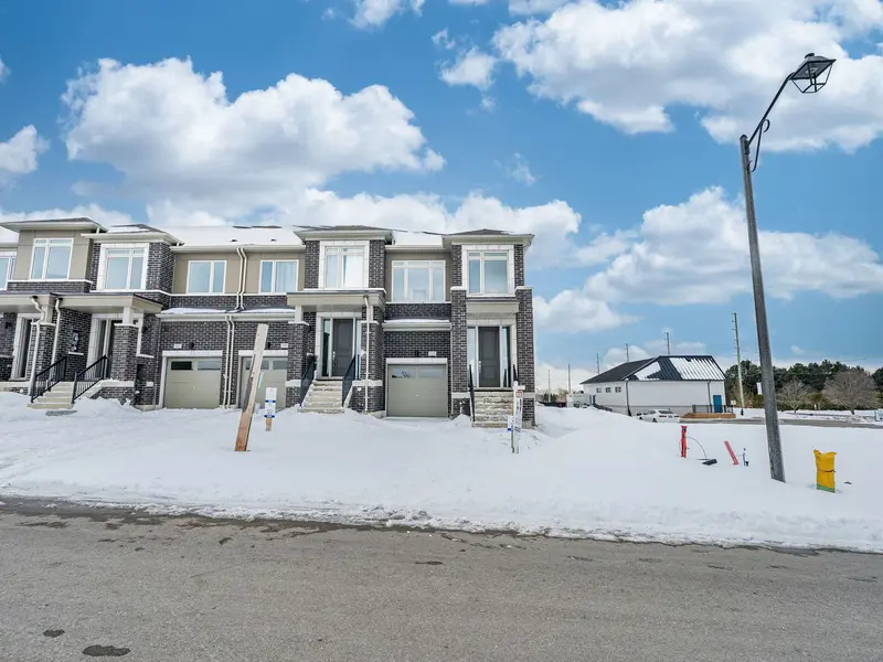 553 TED MARKS DR, Oshawa, ON L1L 0X3