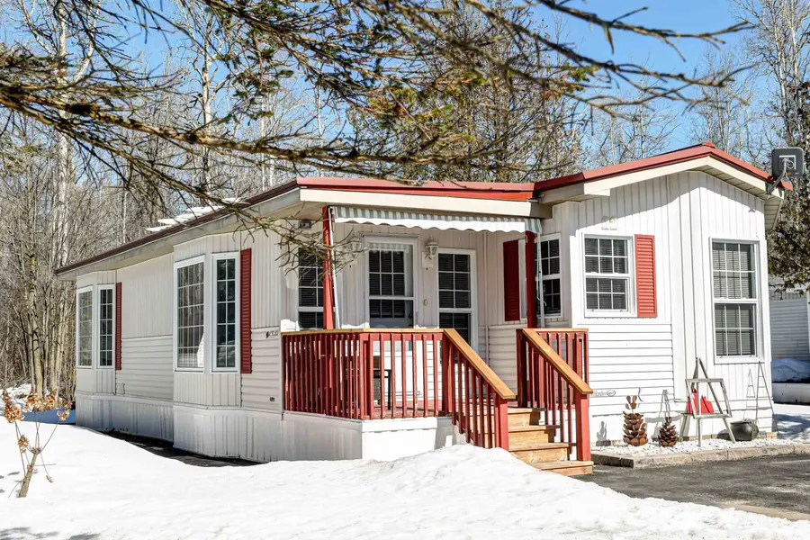 22 Prince Charles AVE, Springwater, ON L0L 1P0